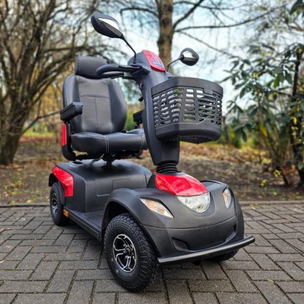 Invacare Comet Pro Ahornrot gebraucht Frontansicht rechts